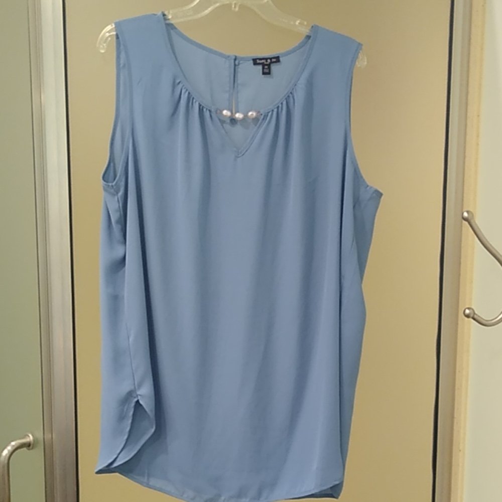 Light blue blouse with Pearl detail